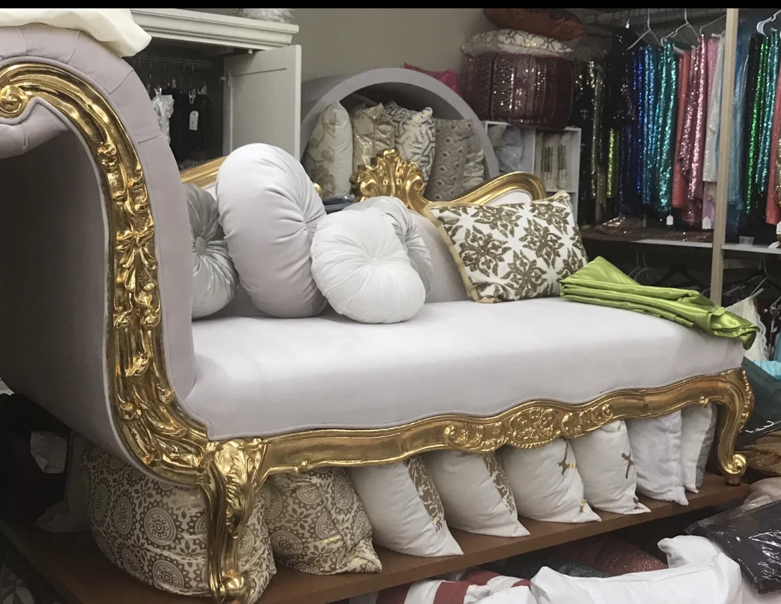 Throne Chaise