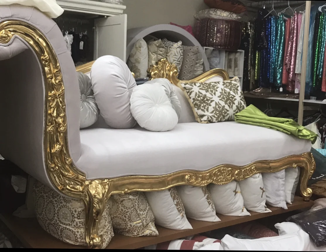 Throne Chaise