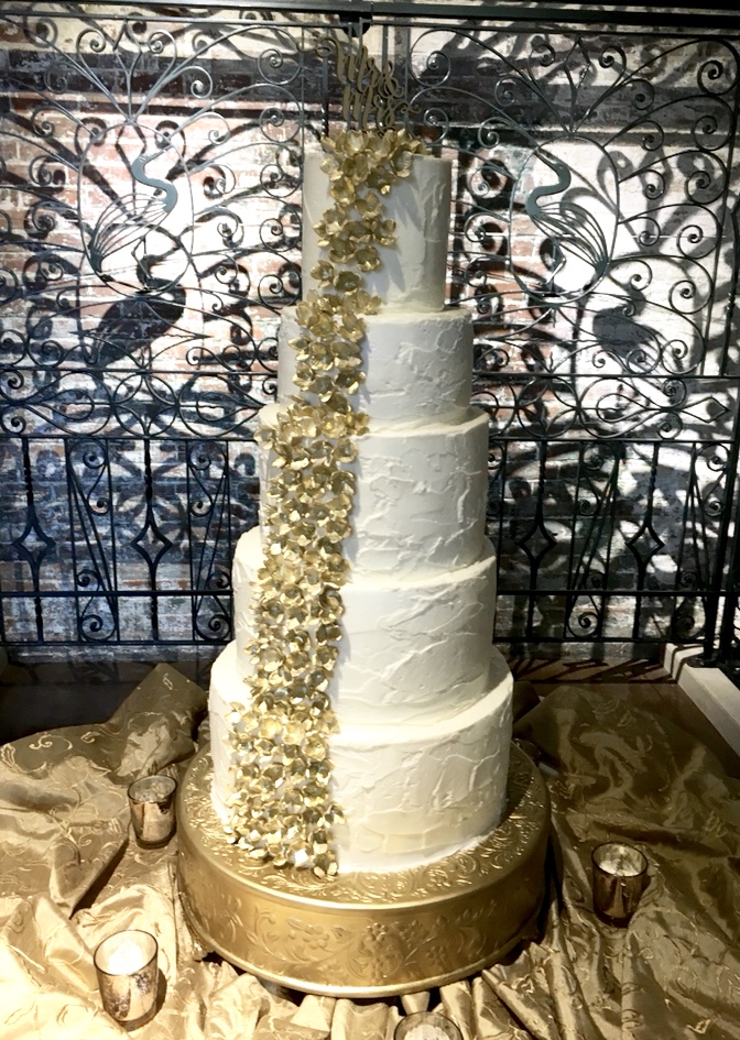 Gold Cake Base 22”