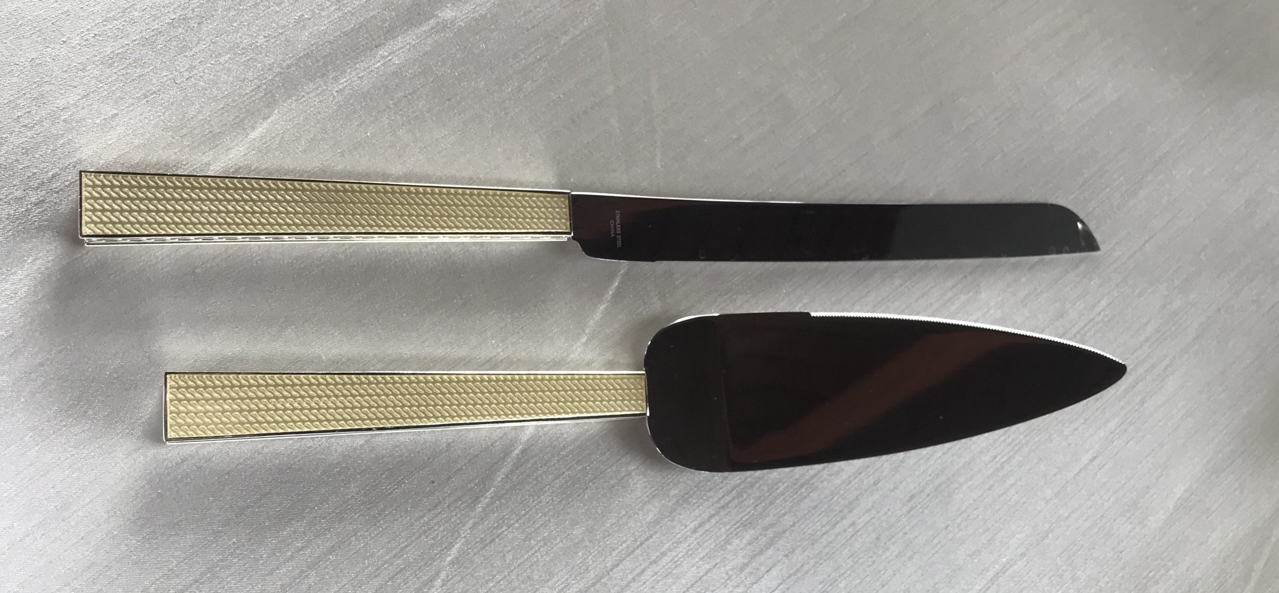 Vera Wang Gold Cake Cutting Set