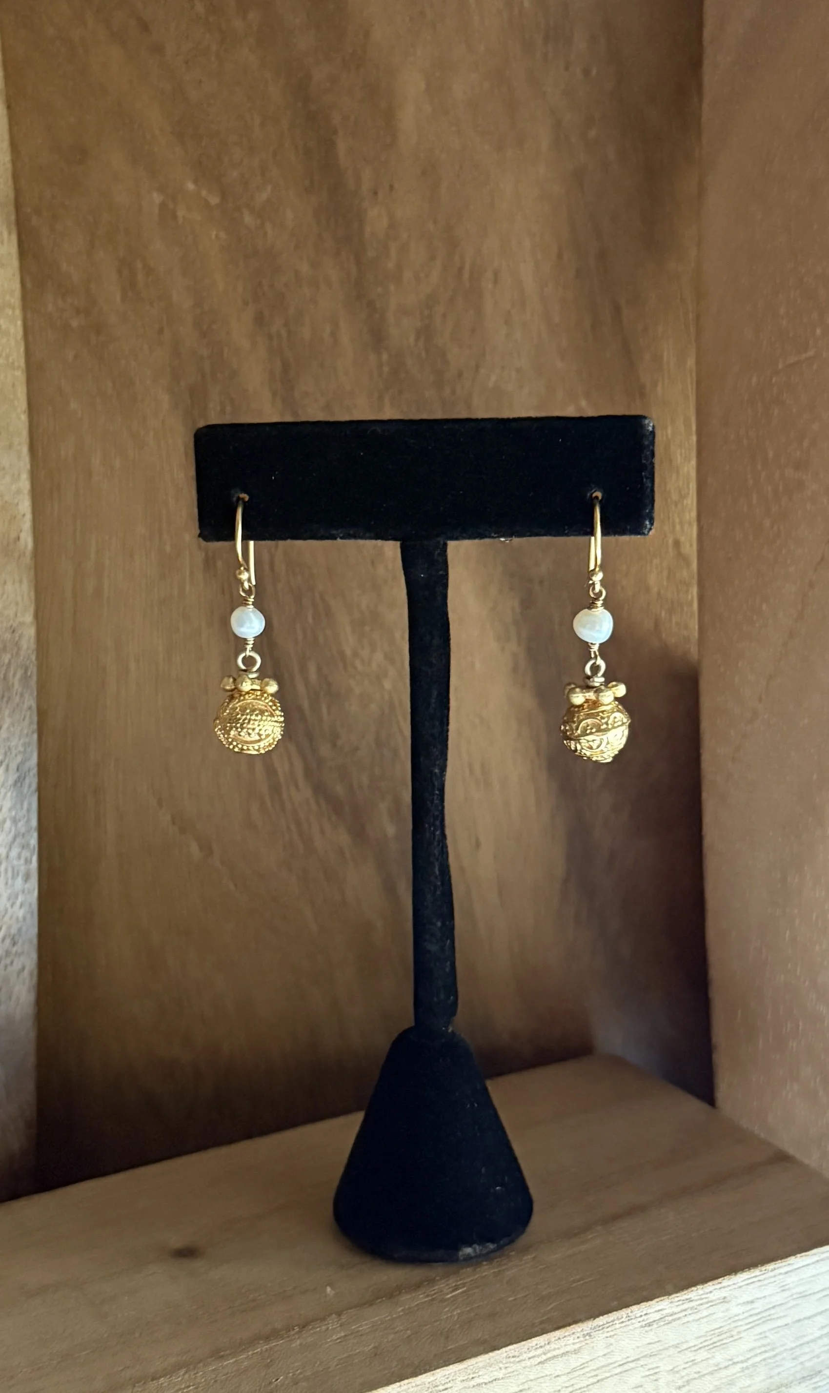 Gold Spheres & Pearls