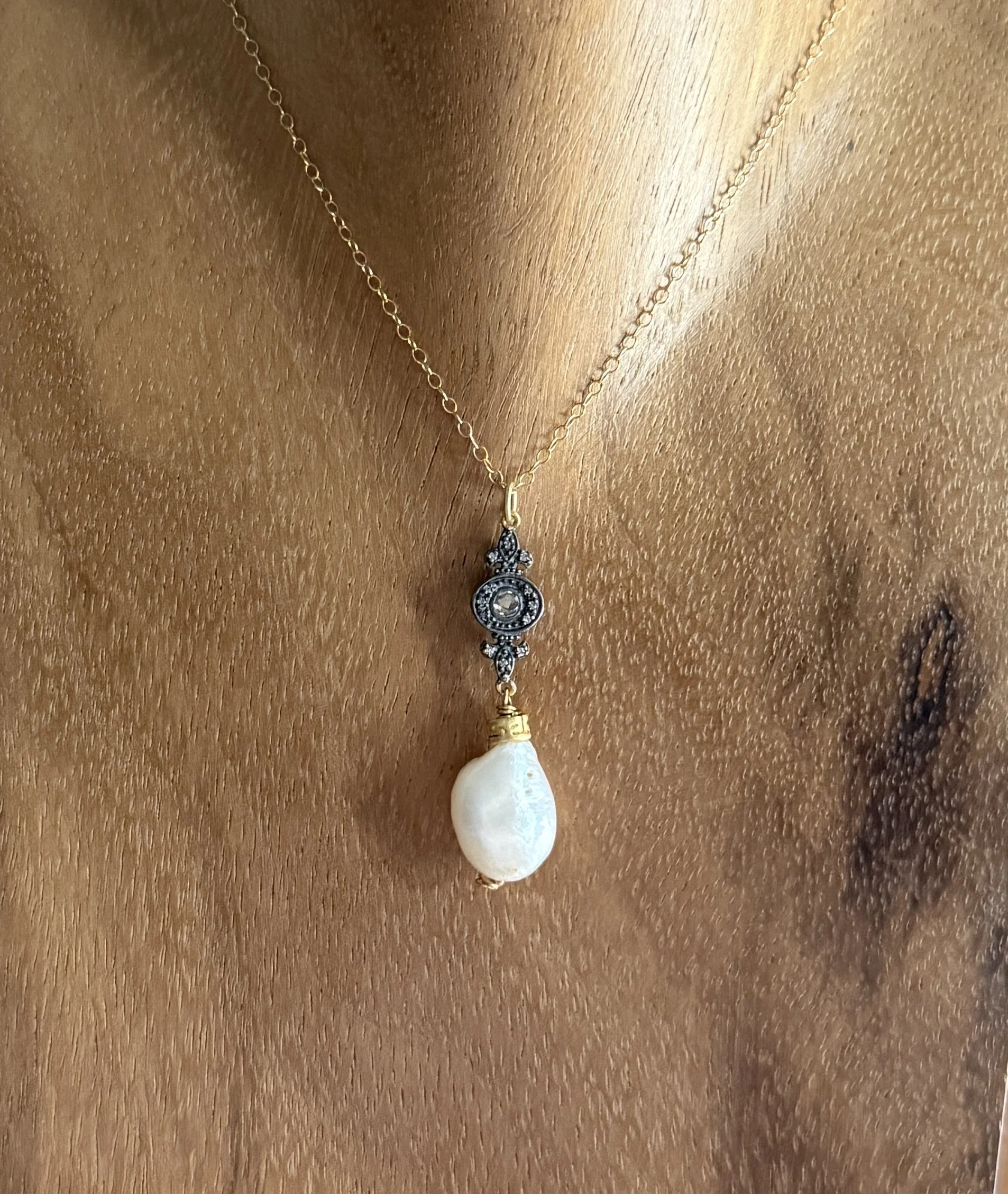 Pearl & Oxidized Platinum Accent