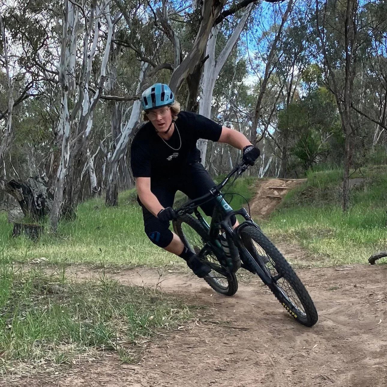 The latest MMBCC News is out now at www dot mmbcc dot org dot au and it proves that downhillers are just like roadies!
.
.
.
#gommbcc 
#mansfieldmtbullercc 
#mansfieldmtbuller 
#ridehighcountry 
#downhillhandicapracing