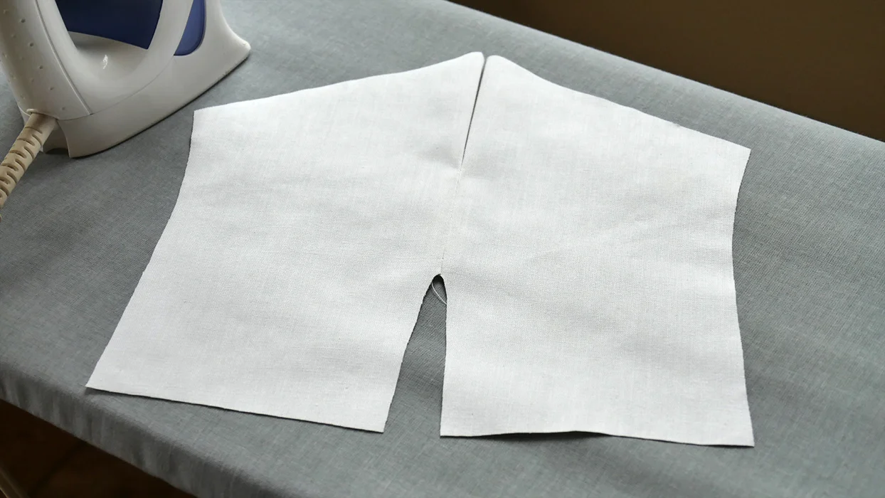 Open your seams and press them flat. This is what your pants' back should look like from the "right" side.