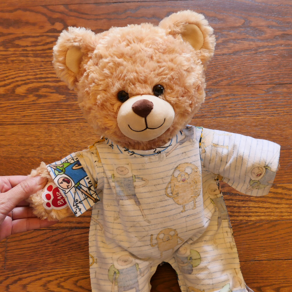 Fold the cuff up and away to expose the BAB logo. Pin it!