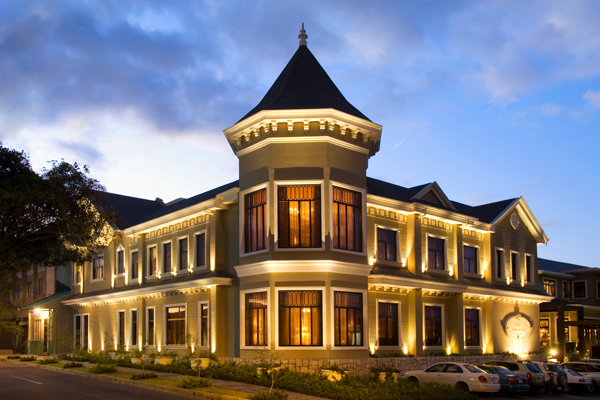 01_fachada_del_hotel.jpg