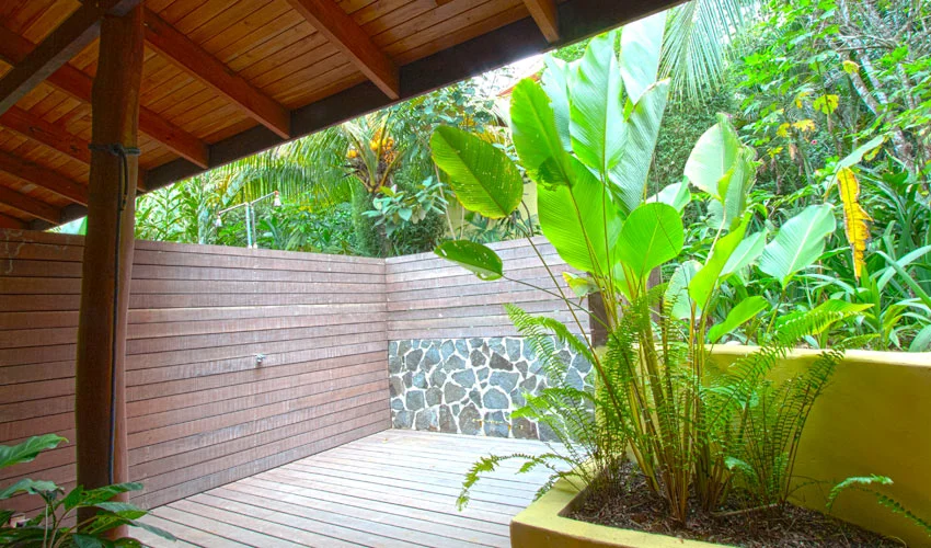 Standard-room-HDR-CP---outside-shower.jpg