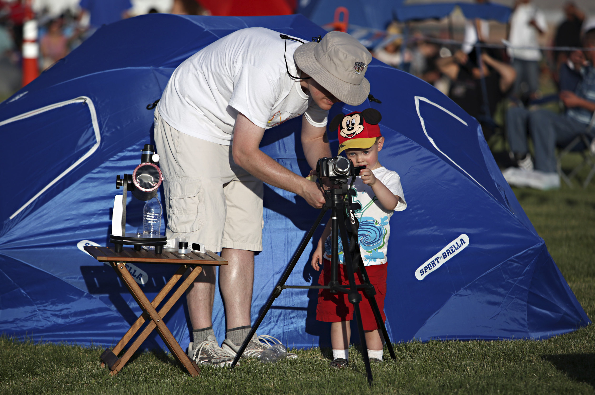  Gabriel Turner, 2, gets a little help from his father, David Turner, while viewing the annular solar eclipse during the eclipse viewing party near the Hard Rock Casino Presents the Pavilion, Sunday, May 20, 2012, in Albuquerque, NM. (Morgan Petroski