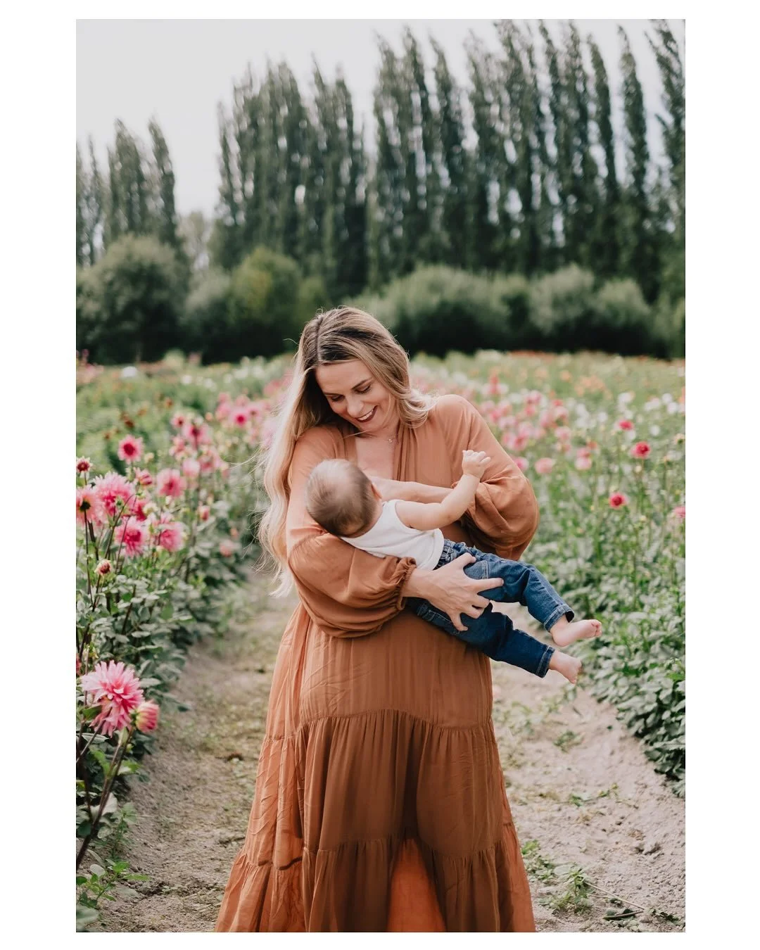 Happy World Breastfeeding Week! To celebrate I&rsquo;m hosting a few mini-sessions this Friday morning. Come join me to honor your breastfeeding journey. Link in story highlights.

#worldbreastfeedingweek2025 #breastfeedingcommunity #seattlephotograp