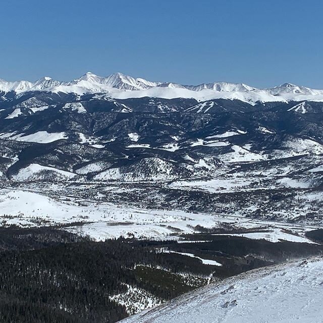 Looking at Keystone .
.
.
.
.
.
.
.
#colorado #breckenridge #breckenridgecolorado #skiing #skiing⛷ #skiingisfun #skiingphoto #mountains #coloradomountains #skiingmountains #bluesky #travelphotography