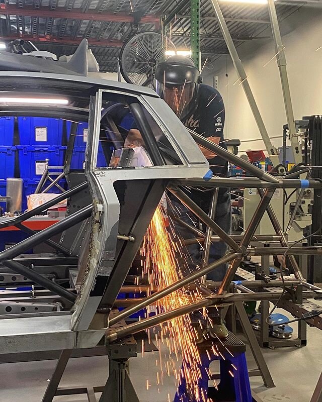 When you find out your 500hp turbo motor doesn&rsquo;t 𝘤𝘶𝘳𝘳𝘦𝘯𝘵𝘭𝘺 fit ..... .
.
.
...
#fabrication #rally #garageiconic #welding #customcars #rallygroupb #atlanta #lancia037 #handbuilt #rallycars #carsofatlanta #buildoftheday #autoshop #vinta