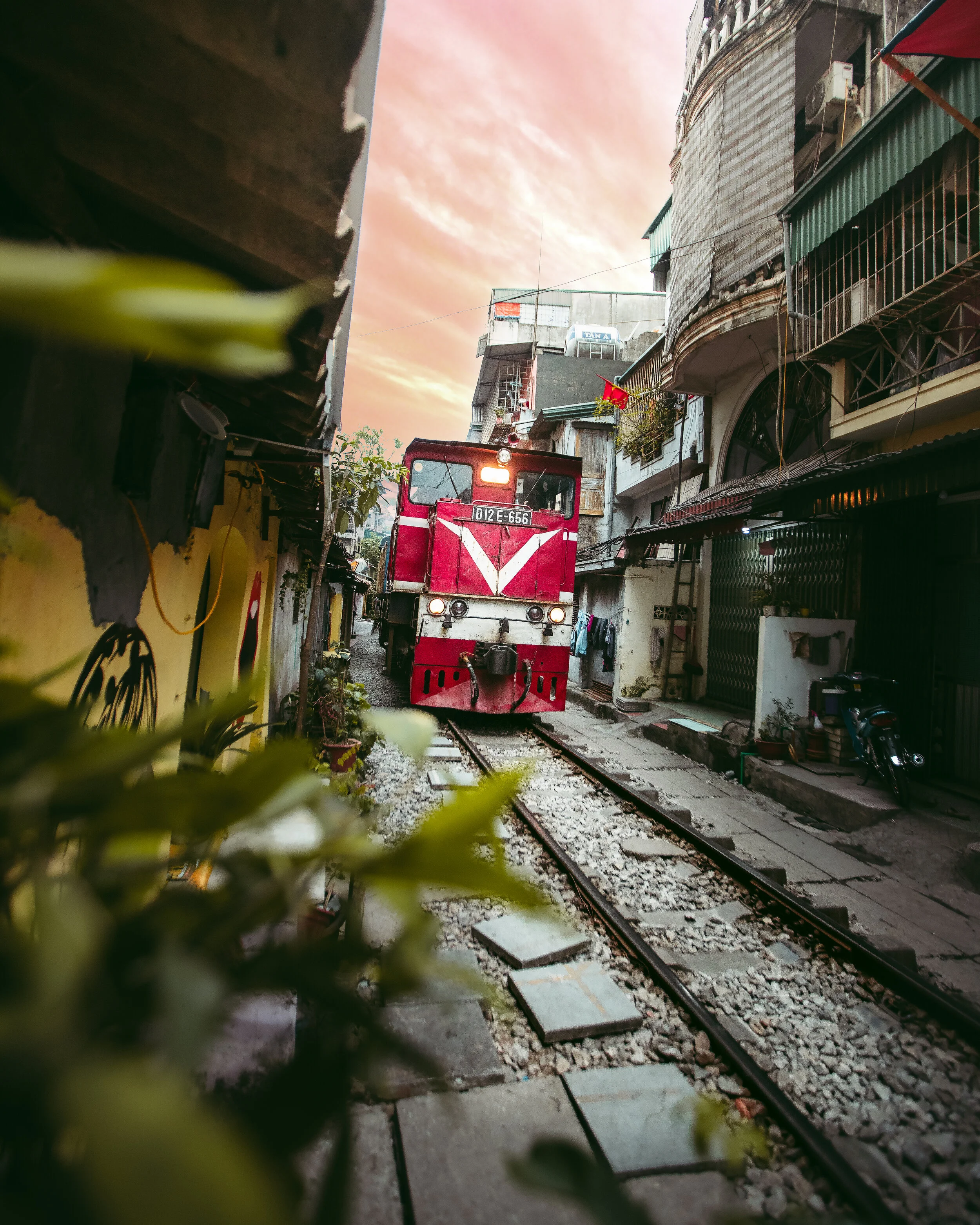 Vietnam_Hanoi_Train.jpg