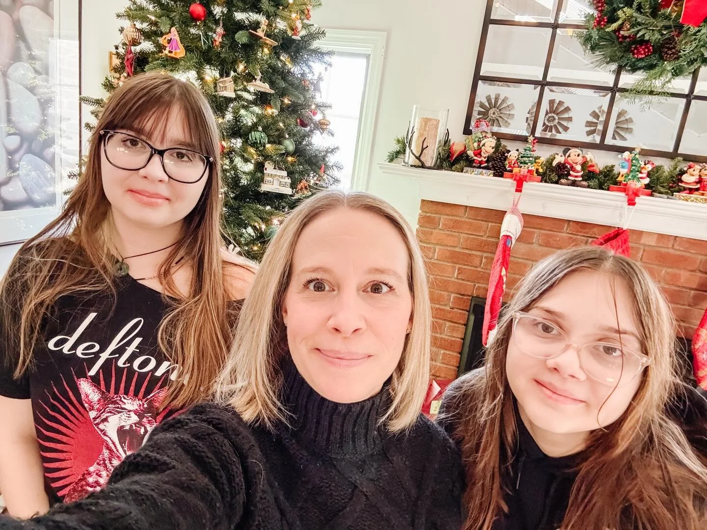 Merry Christmas from our little Kosmatology crew! 🎅 
From our family to yours, may your days be merry, your nights be cozy, and your skin be glowing ✨😉
Thank you for being part of our journey. We&rsquo;re so grateful for each of you!

With love &am