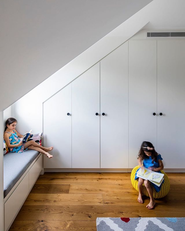 Kids play room at our Florence St terraces with custom built dormer window bench seating. Designed and built by #trumanbuilding 
European oak flooring @maderafloors 
Bench cushions from @thefoambooth
Timber handles @kethy.australia 
Rug @potterybarnk