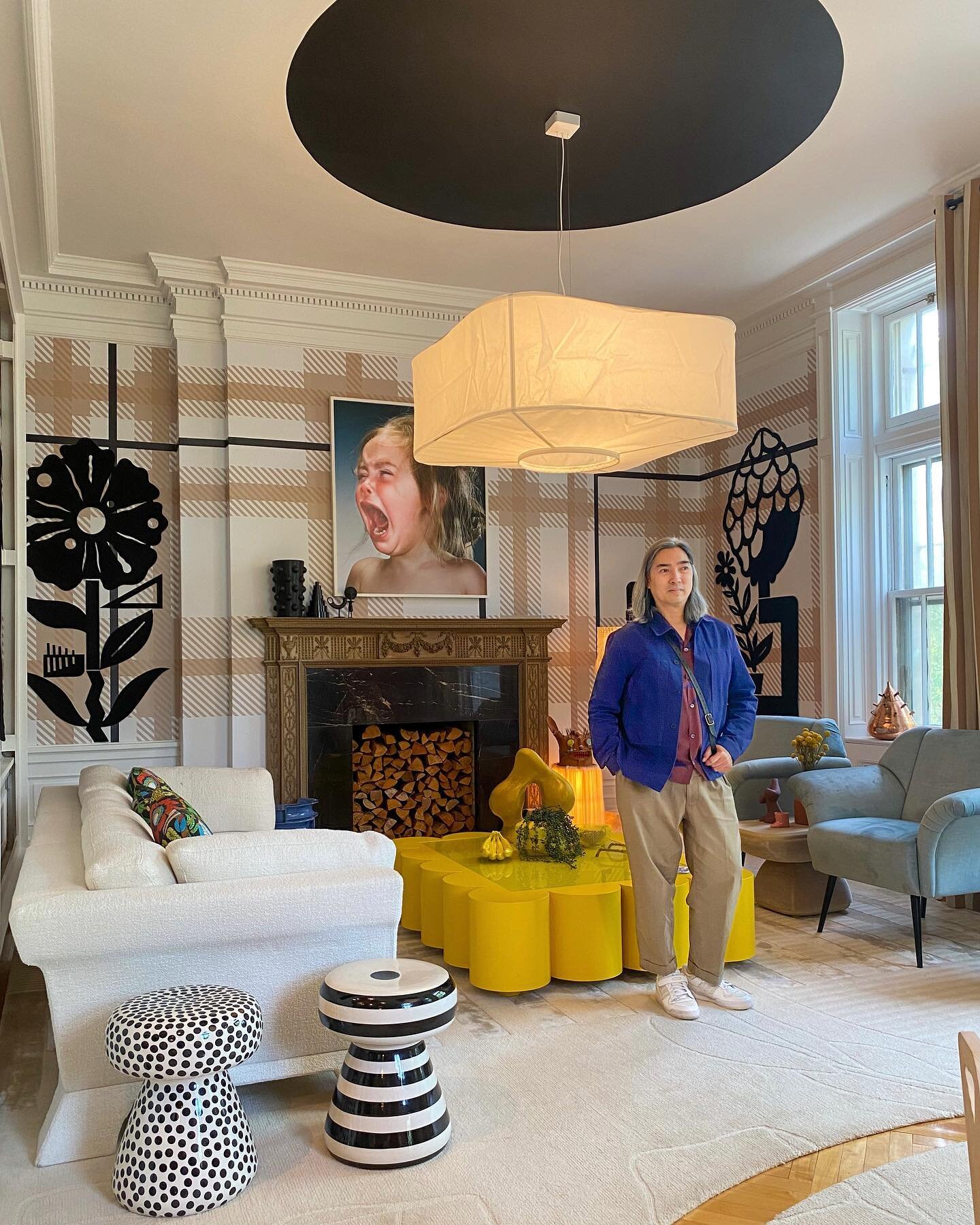 #canitellyou interiority complex. @kbshowhouse is finally back after a 3 year hiatus and what a comeback. Twenty two interior designers took over the River mansion in the Upper West Side and gave each room a major makeover. The spectacular rooms feat