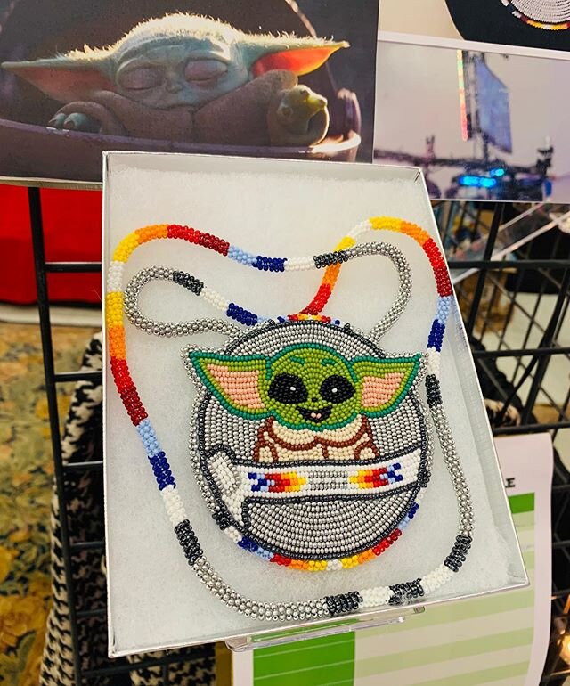 $10 raffle (via Venmo, PayPal, Cash App, Facebook) for this glorious Baby Yoda Medallion beaded by brilliant Tessa Robledo of T Designs- Kiowa-Comanche traditionally made💚 message or comment below if you&rsquo;d like to enter 🖌 proceeds go to XOL O