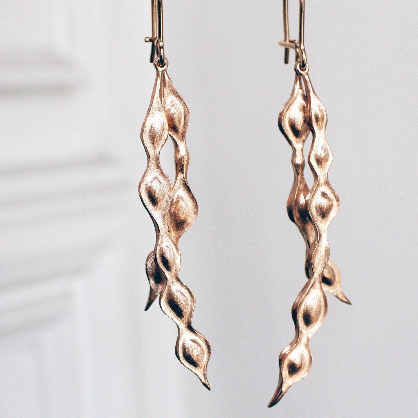 We loved creating these beautiful, bespoke earrings, inspired by Kōwhai pods 🤩
