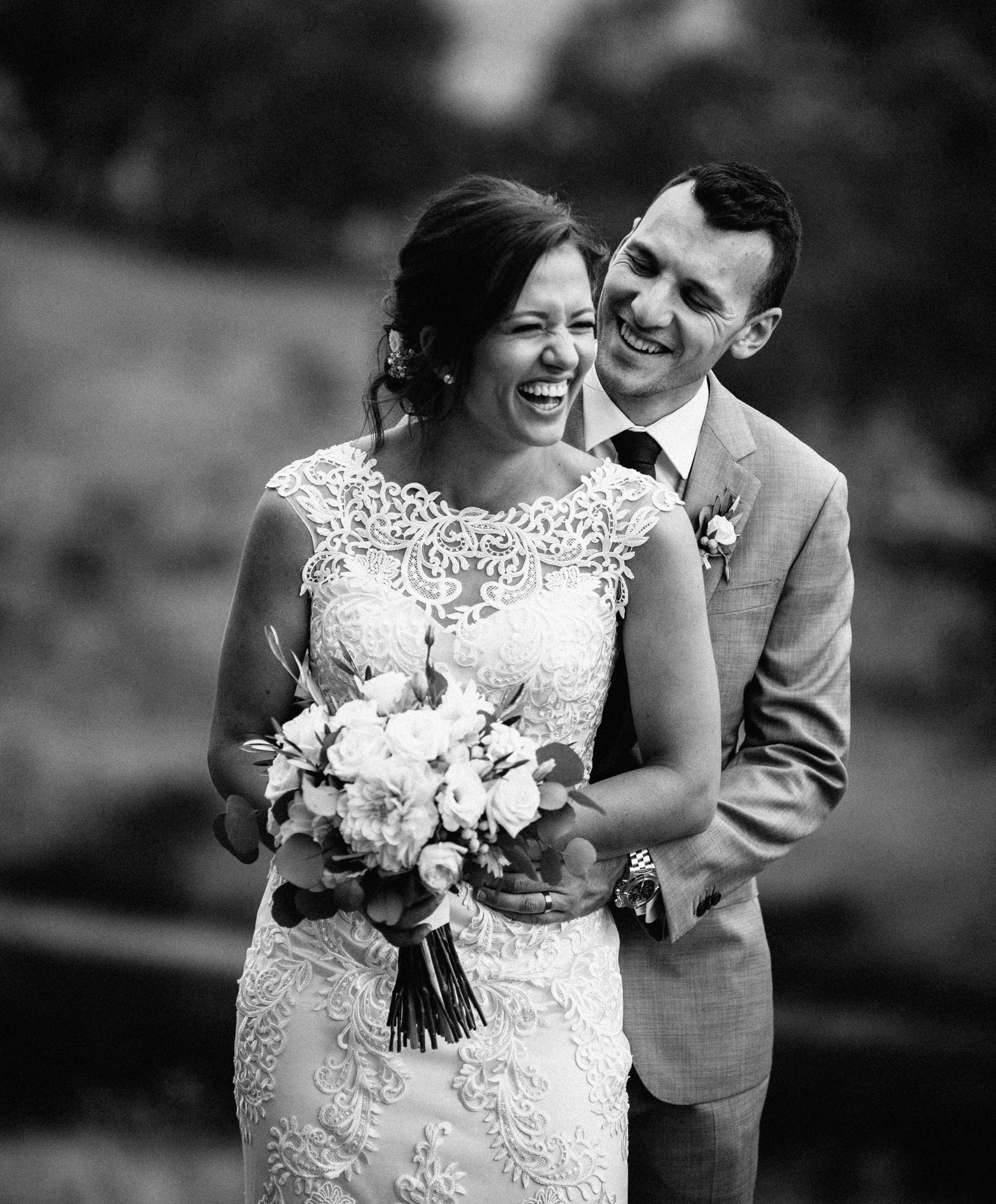 Olivia & Alex Image by Catherine Forge at The Farm Yarra Valle y