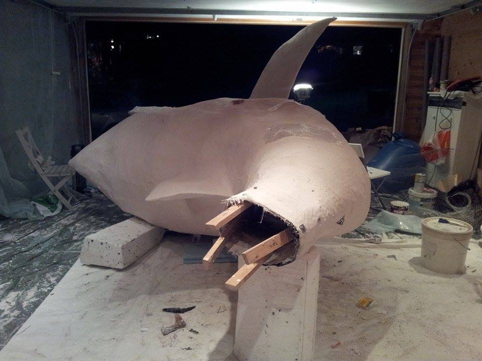 shark sculpture kanari art 6sans Tryvannfestivalen asker farvehandel landstreff tail connection.jpg