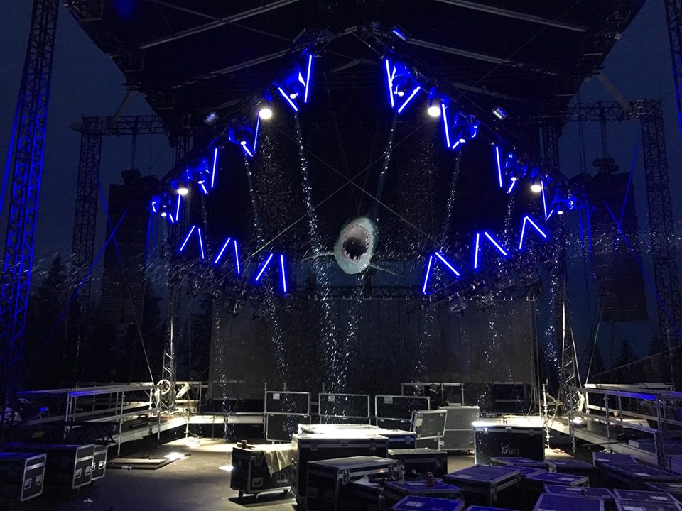 Jaws shark sculpture tryvann konsert systemer sebastian sanders.jpg