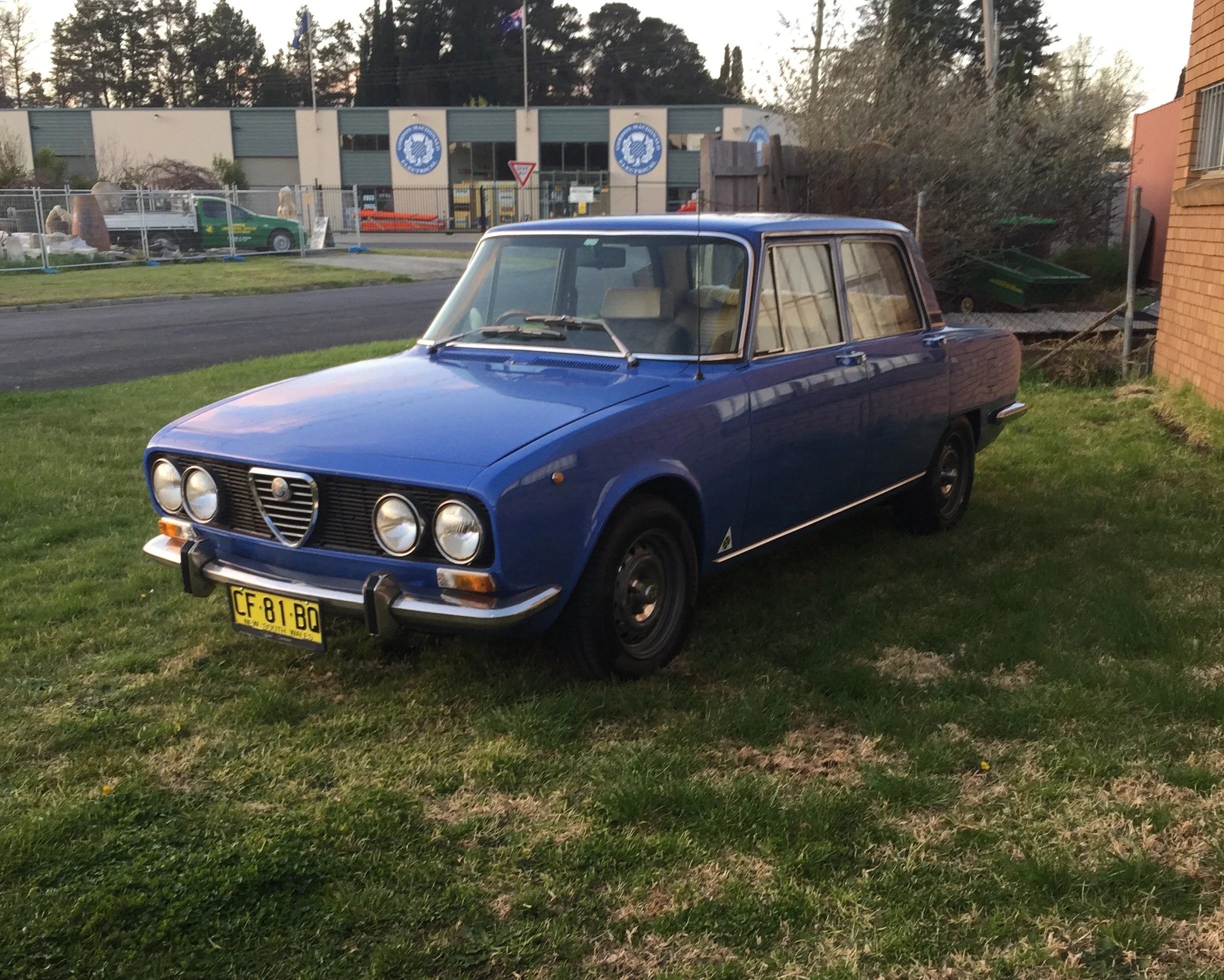 This nice old 73 Berlina is now my new daily driver. Loving the glasshouse feel while seated inside. Glass all around. Love the sound too, straight through pipe out the back.. twin Dellortos blurbling away. Le Mans Blue. There's nothing like it on the road these days. Stock 2ltr with 9:43 lsd gives it a nimble feel but it does feel a little understeery, if that's a word. I'll work on it. Am I missing a SS strip in the grill sides?