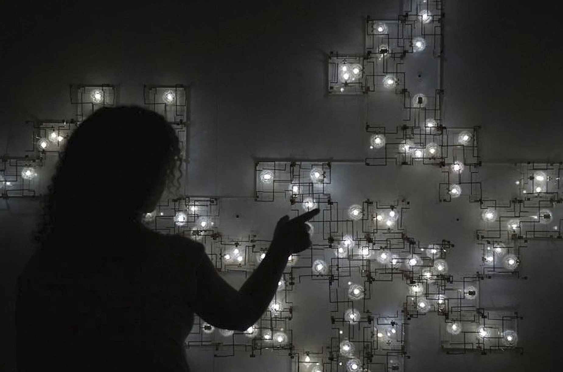 'The praise of shadows', V&A London 