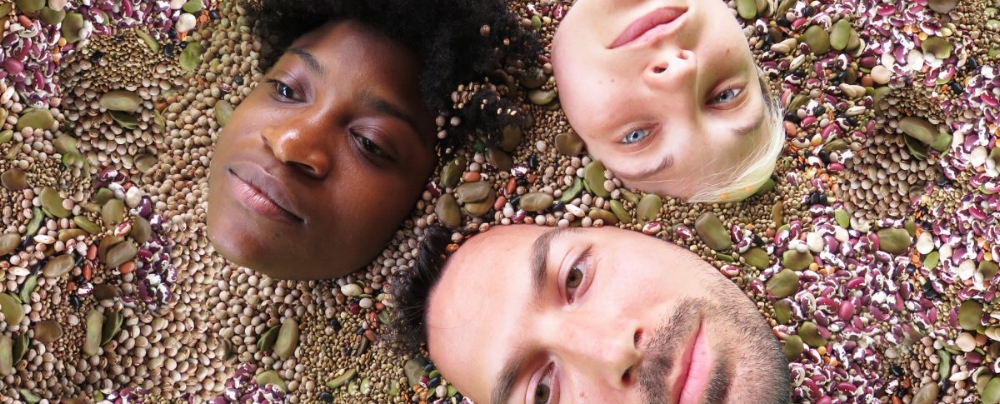 Photo by Maria Shaplin