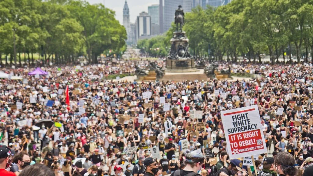 Thousands of protestors gathered at the Philadelphia Museum of Art and marched down the Ben Franklin Parkway on June 6. (Kimberly Paynter / /WHYY)