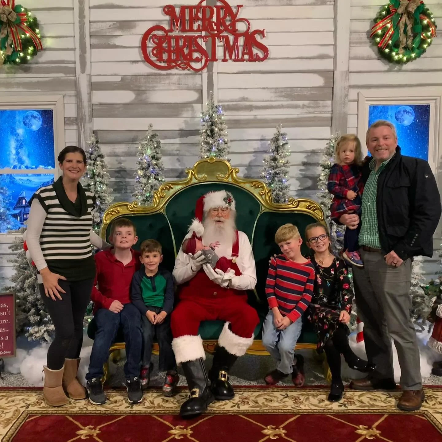 We were first in line last night to go see Santa! 🎅 Photos turned out so great&hellip; and have zero resemblance to our actual lives, but I&rsquo;ll take it!! 🤣 &hearts;️ #raisingtherivenbarks #babys1stchristmas #littlegardnermerritt #preciouscaiti