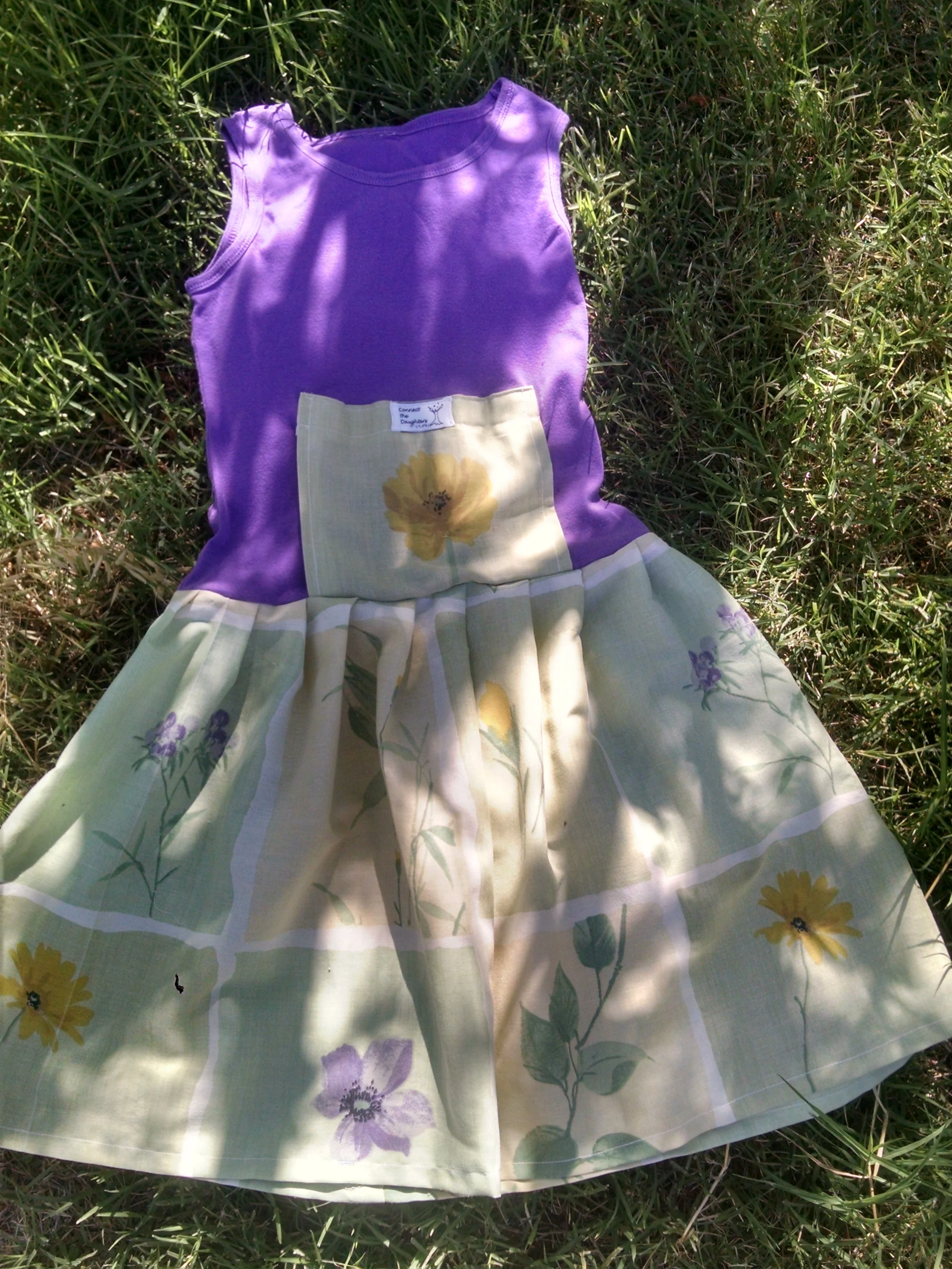 Gold Flower Pocket Far.jpg