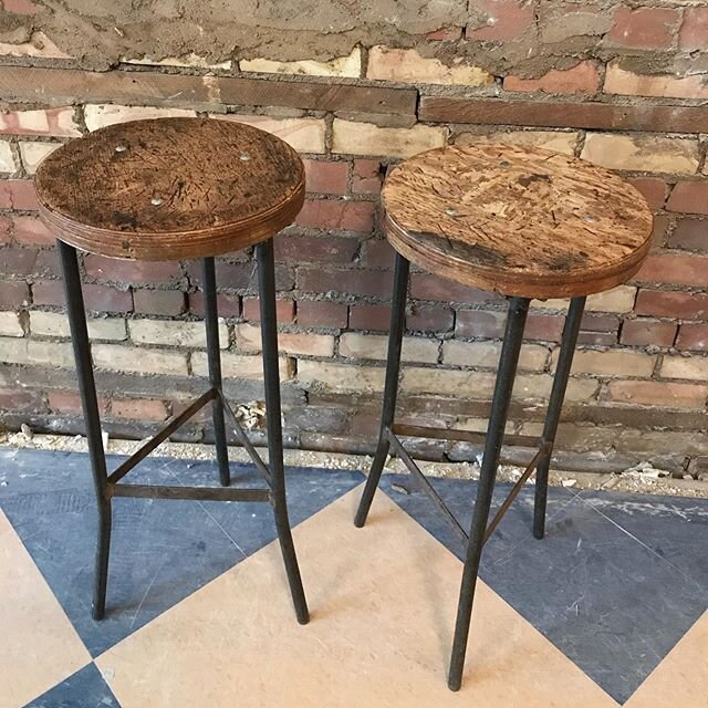 Sturdy AF pair of vintage industrial bar height (30&rdquo;) stools.  Lots of character here. $250 the pair includes GTA delivery 💪