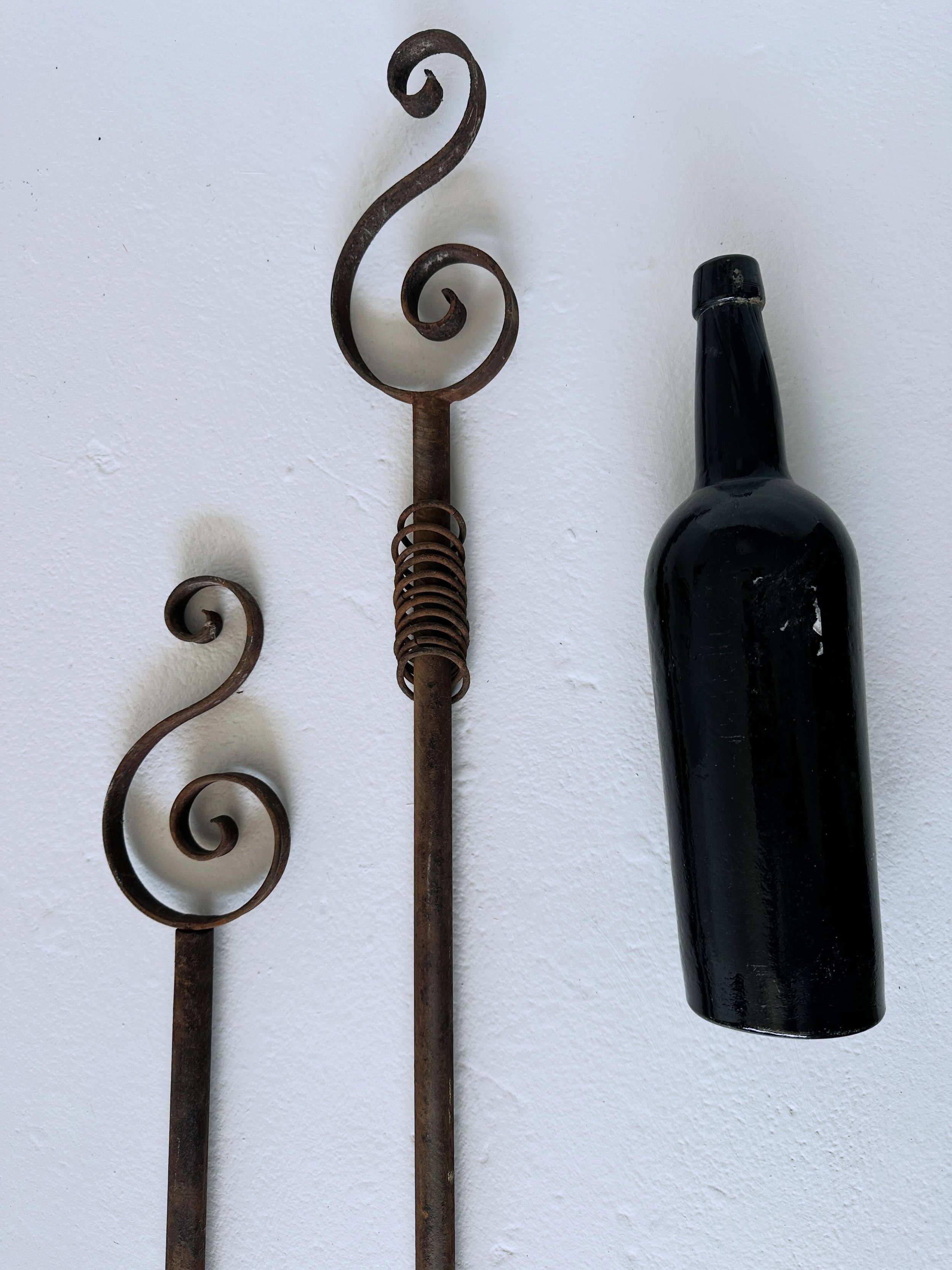 Pair of antique wrought iron curtain rods.  One of the finials is threaded on each.  11 rings.  65 1/4&rdquo; including finials and the rods are 52 1/4&rdquo;&hellip;$100 plus HST the pair includes GTA delivery 🖤