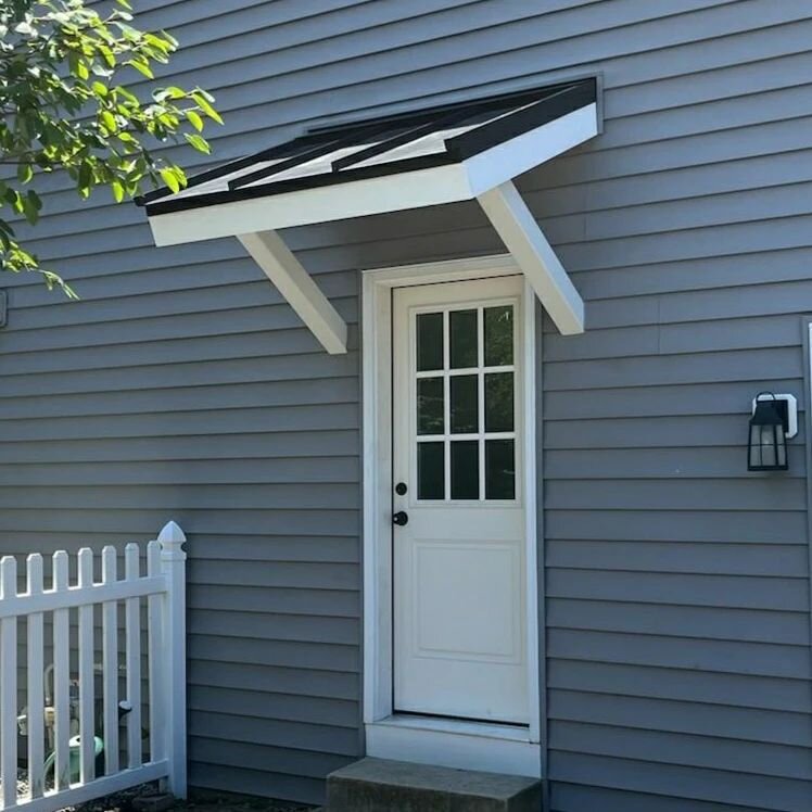 HHI built and designed this portico and we installed the standing seam on for them. 

Nice collaboration that turned out great. 

#kellyhomes #roofingcontractor