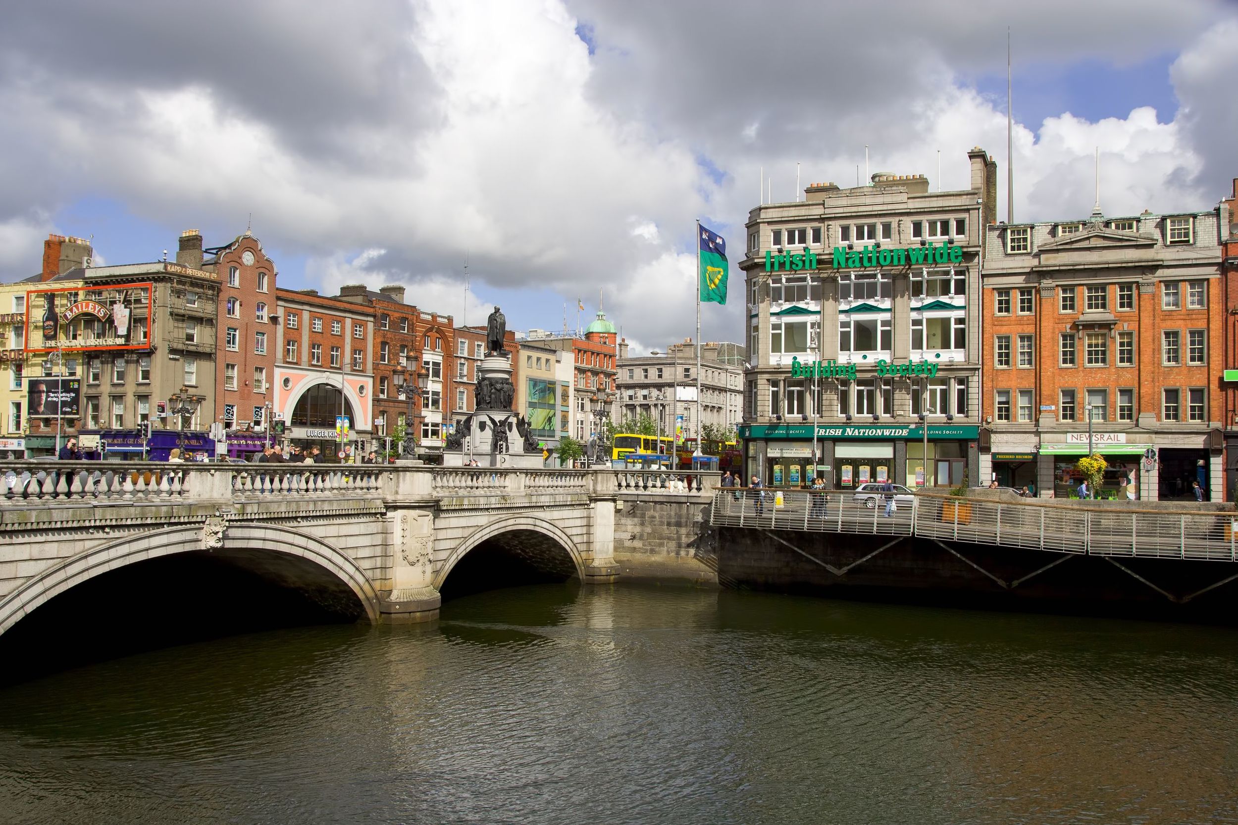 Dublin-city-center-OConnel-bridge-and-Liffey-River-in-Dublin-Ireland.jpg