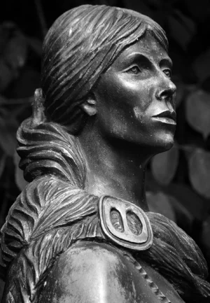p153-Grace-OMalley-statue.jpg