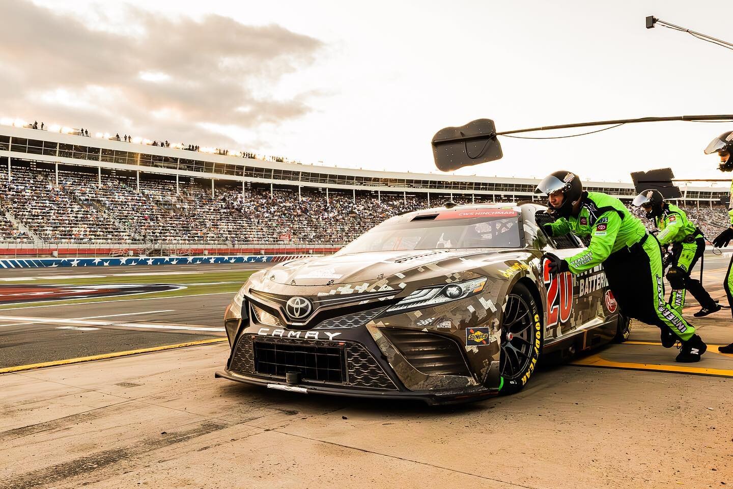 Something alil different &amp; new. Shot some @nascar racing on Memorial Day and loved all however-many hours of it lol. Thank you @tiltoncreative &amp; @loganrielyphoto @david_jensen_media for being so helpful and great. Shot for @gettysport 🙏🏾