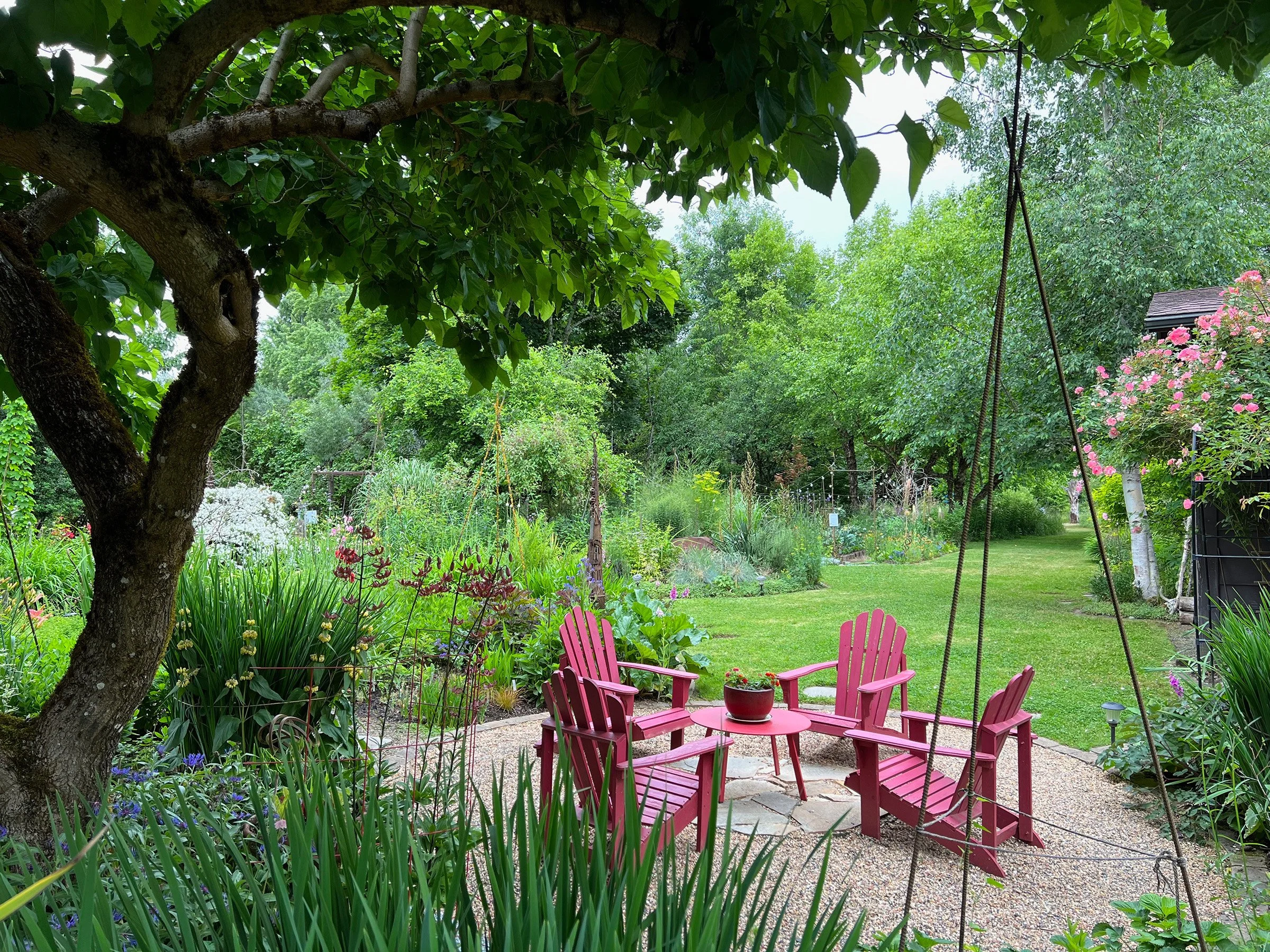 WisnerOrloff-garden3-chairs-horizontal.jpg