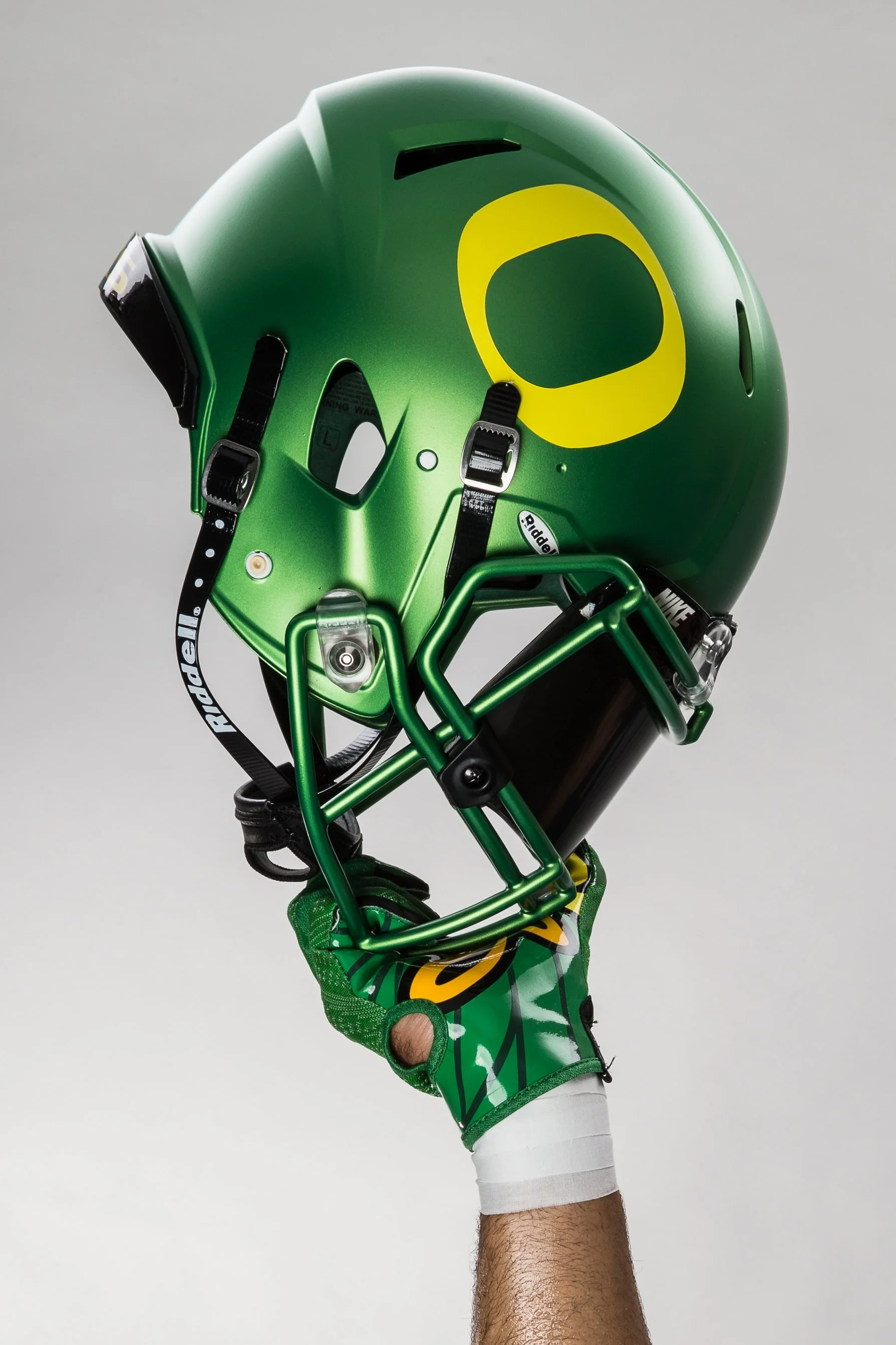 FA15_NFB_NCAA_OREGON_Helmet_v1_1331 1.JPG