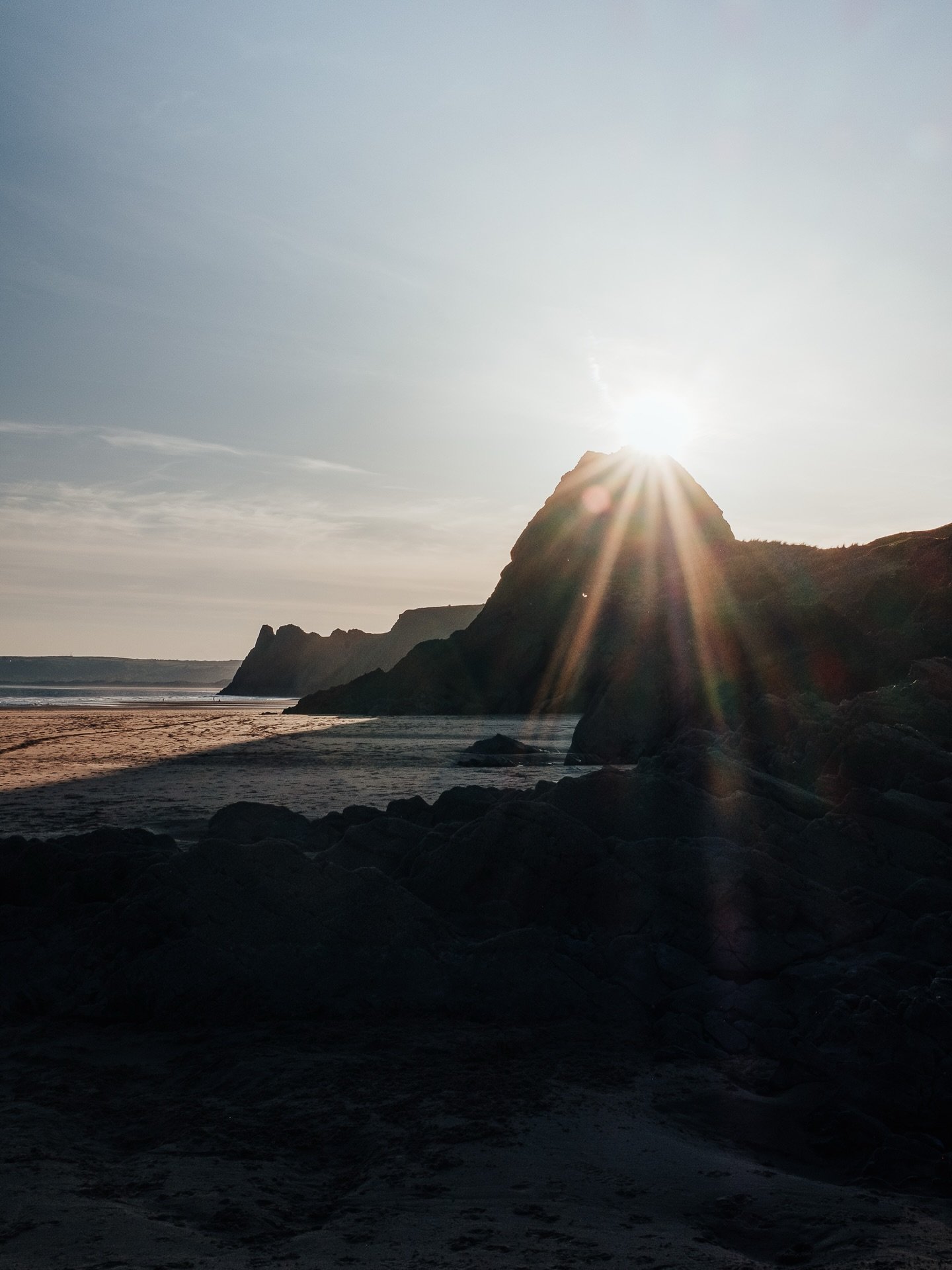 A beautiful evening walk on the beach with a lovely friend. Sunny Gower is my favourite 🤩