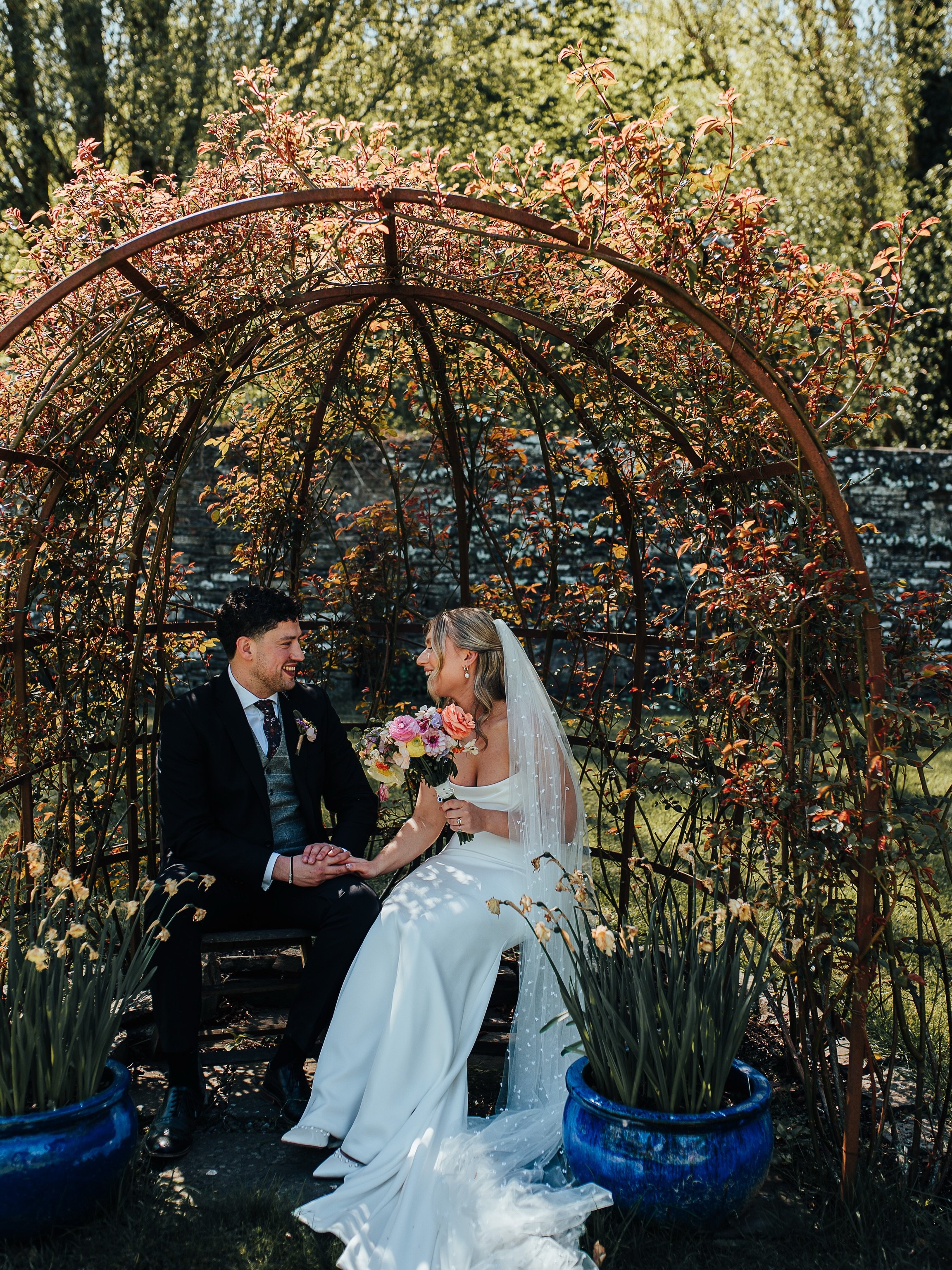 It&rsquo;s time for more sneak peeks for Cari and Tom 🥰 Their wedding at Tall Johns on Saturday was beautiful and we had the most amazing weather too. It was such a fun day and I&rsquo;m excited to share more photos in the coming days. 

If you&rsqu