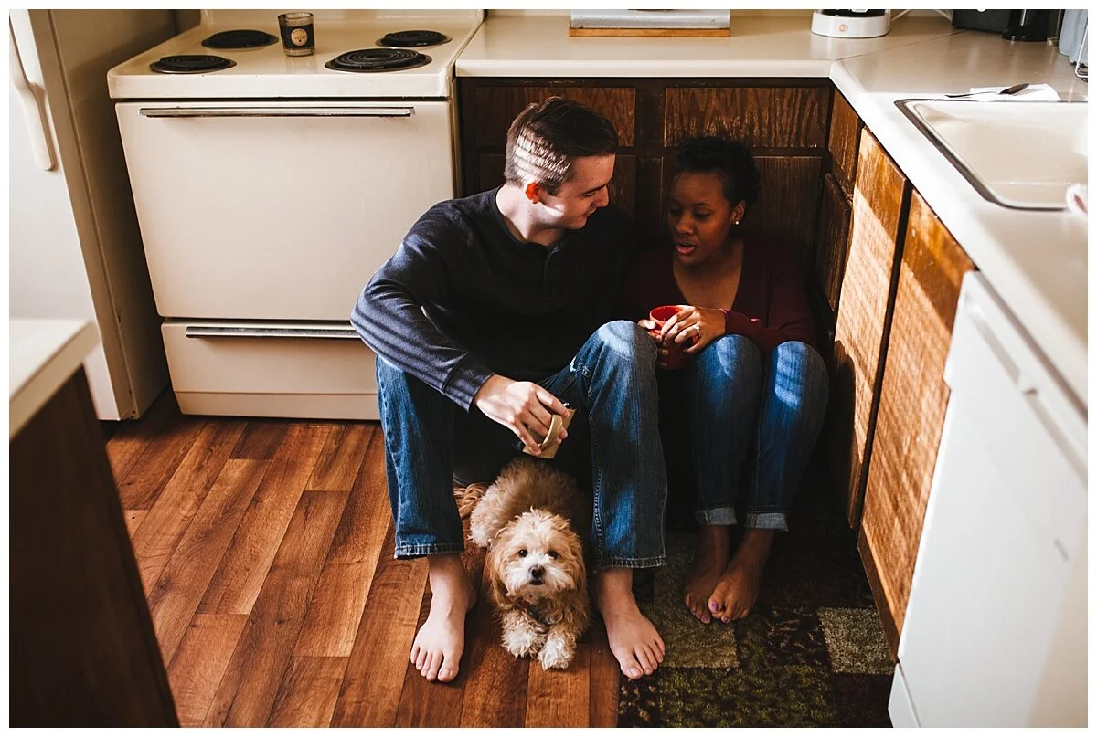 Including your pet in engagement photos: tips 