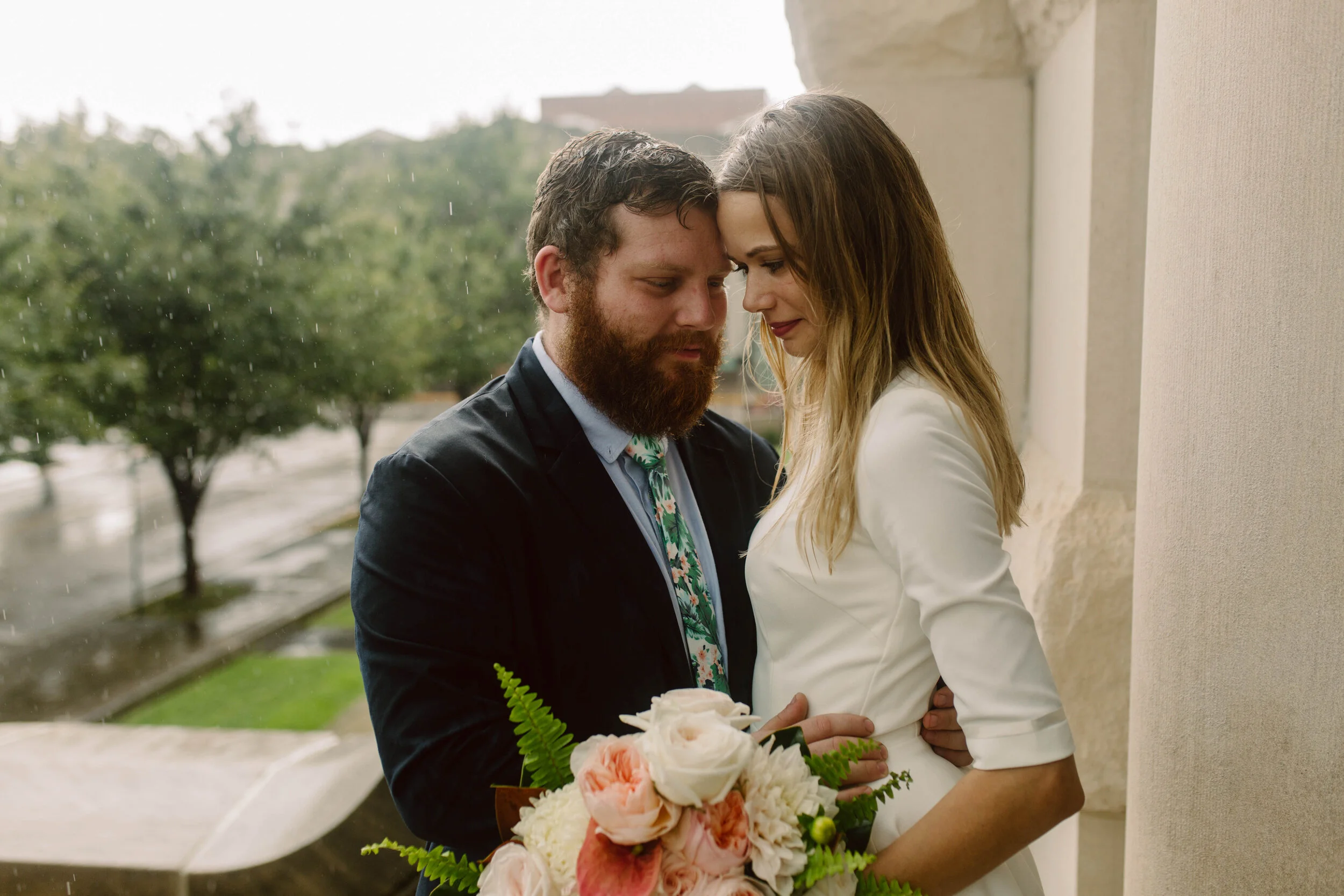 11 Reasons to Elope | Rainy Evansville, Indiana Courthouse Elopement