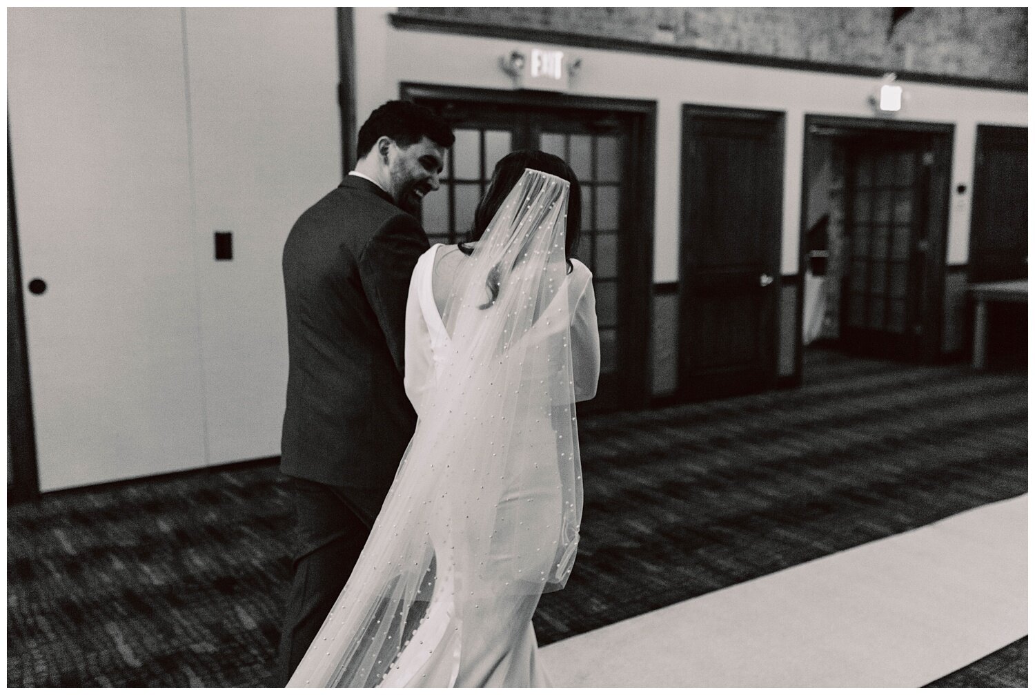 Kendra_Farris_Photography_chicago_intimate_wedding_winter_wedding_chicago_photographer_herrington_inn_wedding-59.jpg