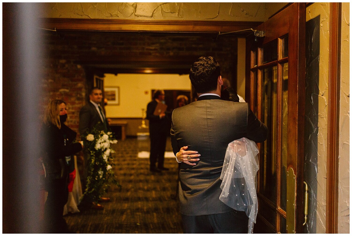 Kendra_Farris_Photography_chicago_intimate_wedding_winter_wedding_chicago_photographer_herrington_inn_wedding-63.jpg