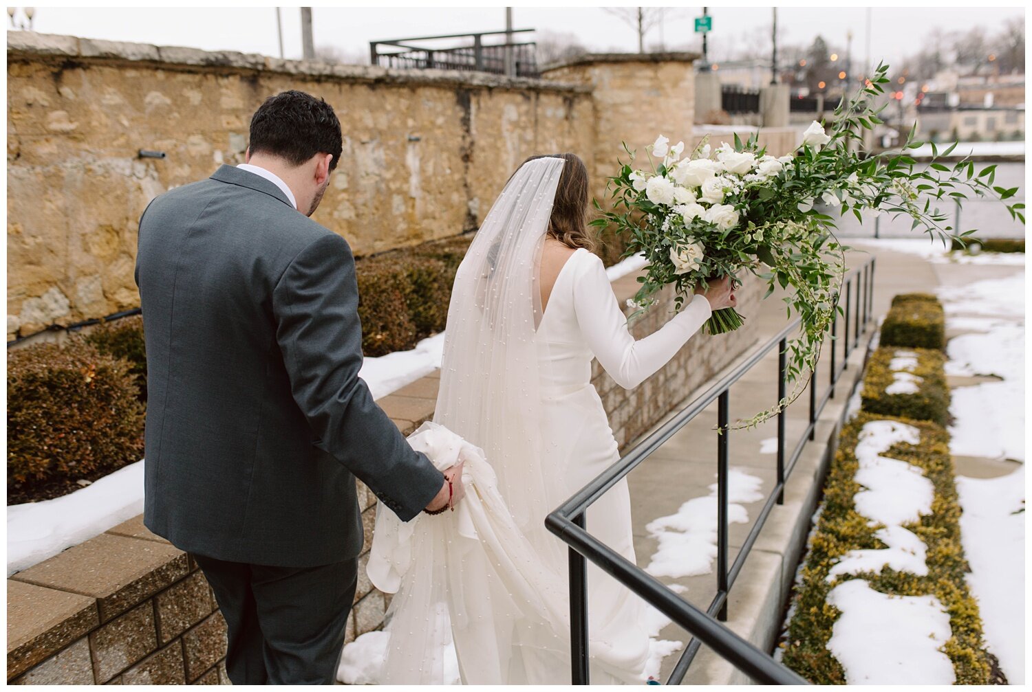 Kendra_Farris_Photography_chicago_intimate_wedding_winter_wedding_chicago_photographer_herrington_inn_wedding-71.jpg