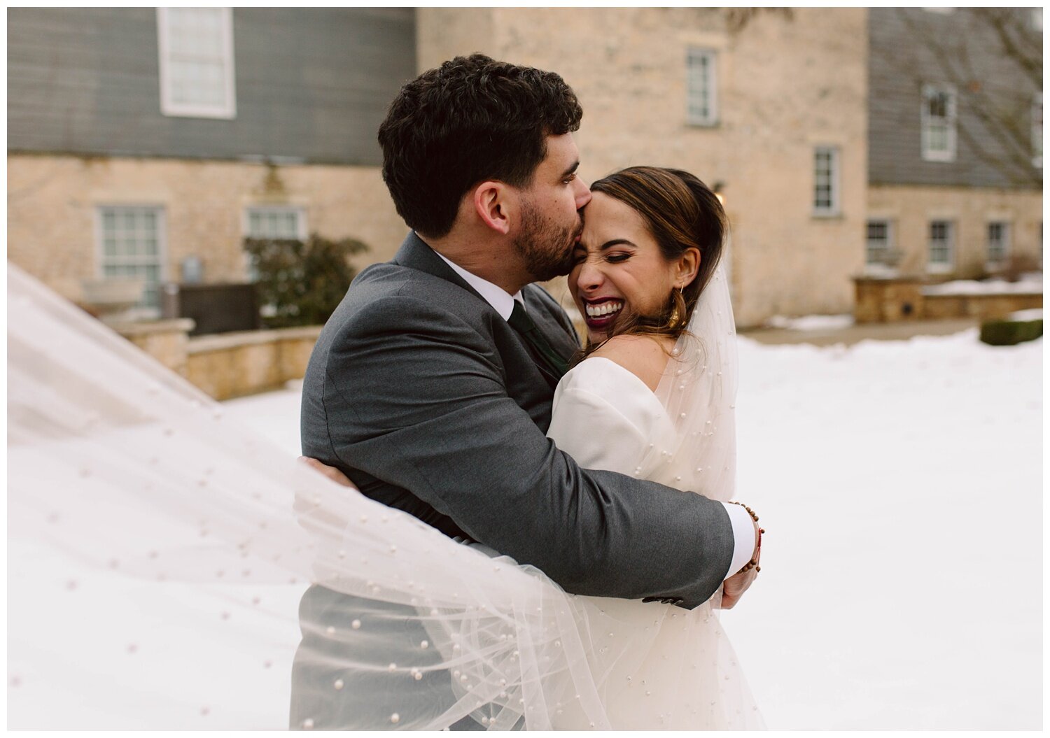 Kendra_Farris_Photography_chicago_intimate_wedding_winter_wedding_chicago_photographer_herrington_inn_wedding-74.jpg