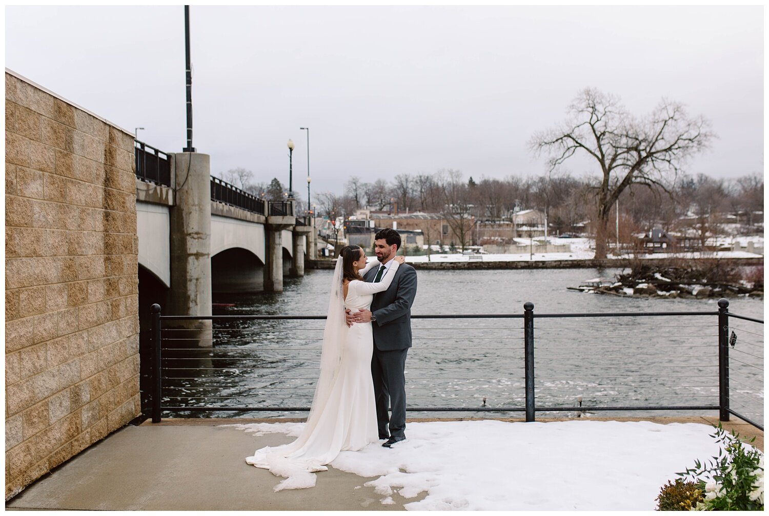 Kendra_Farris_Photography_chicago_intimate_wedding_winter_wedding_chicago_photographer_herrington_inn_wedding-79.jpg