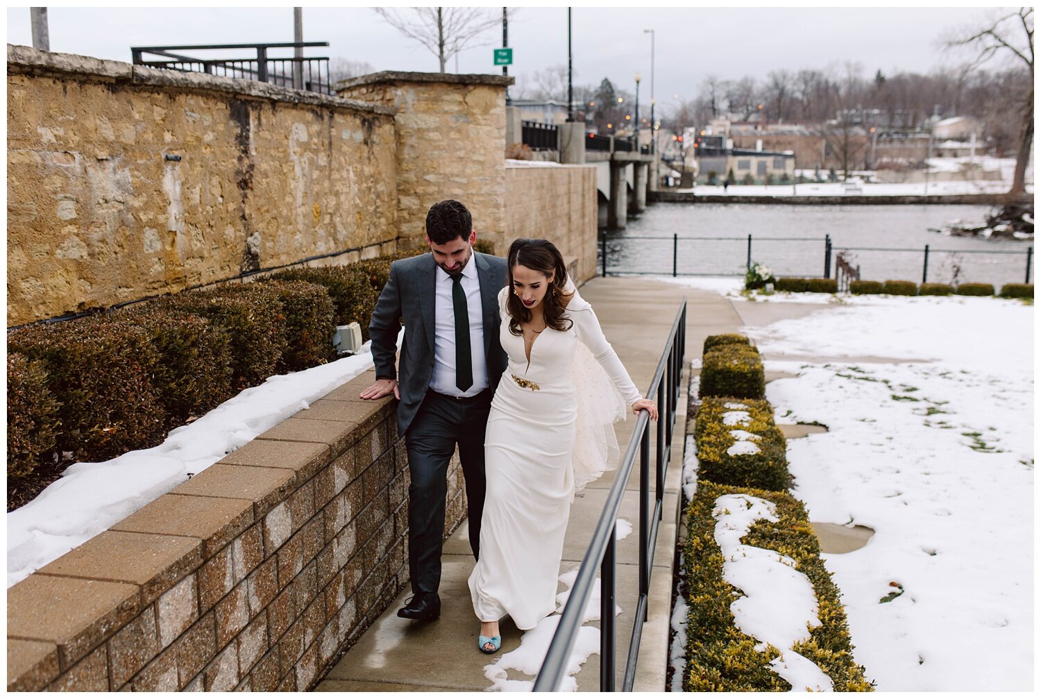 Kendra_Farris_Photography_chicago_intimate_wedding_winter_wedding_chicago_photographer_herrington_inn_wedding-82.jpg