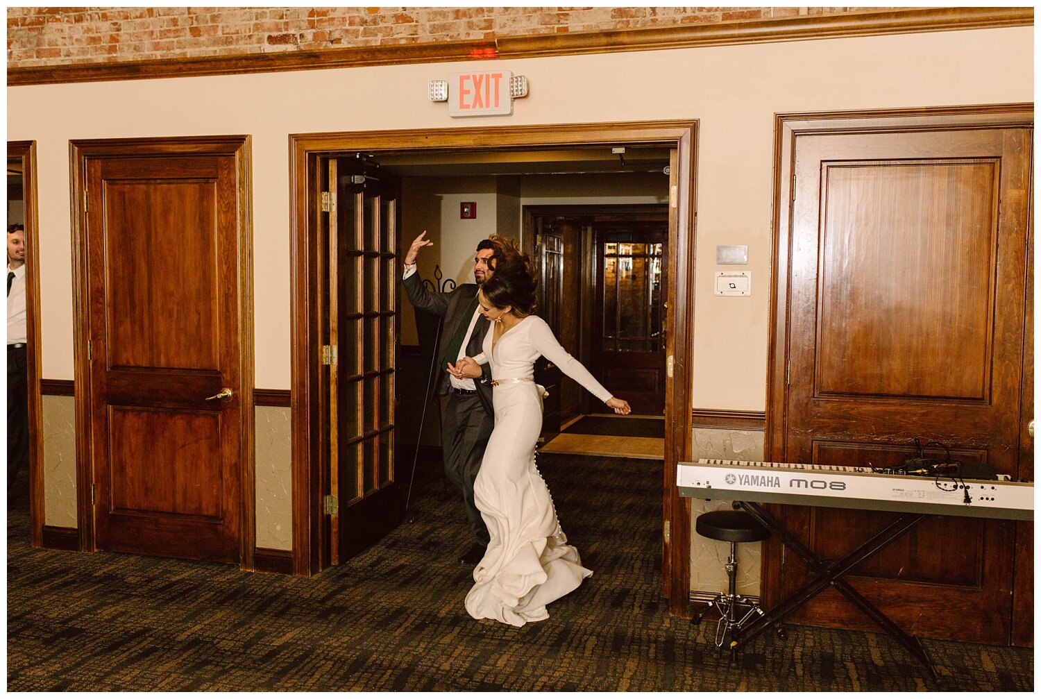 Kendra_Farris_Photography_chicago_intimate_wedding_winter_wedding_chicago_photographer_herrington_inn_wedding-91.jpg