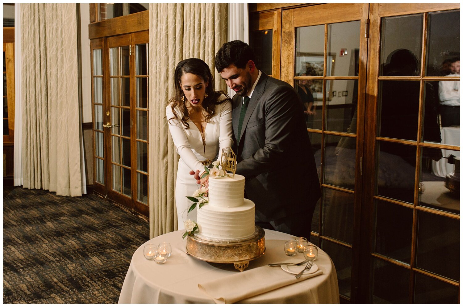 Kendra_Farris_Photography_chicago_intimate_wedding_winter_wedding_chicago_photographer_herrington_inn_wedding-94.jpg